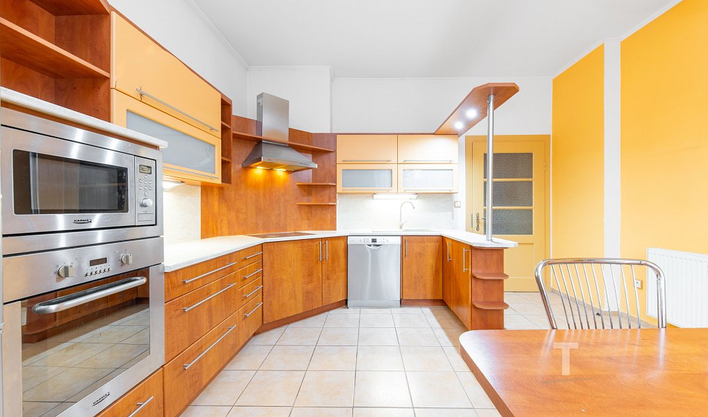 Prodej domu 245 m² s pozemkem 1 569 m², Miroslav – náhled fotky 2