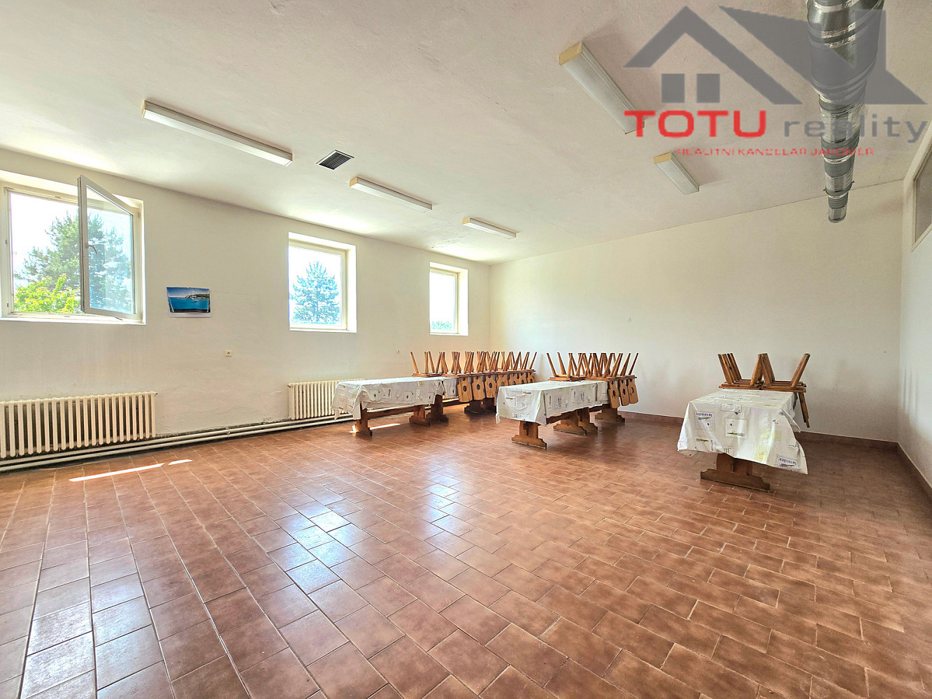 Pronájem kanceláře 400 m² – fotografie 3