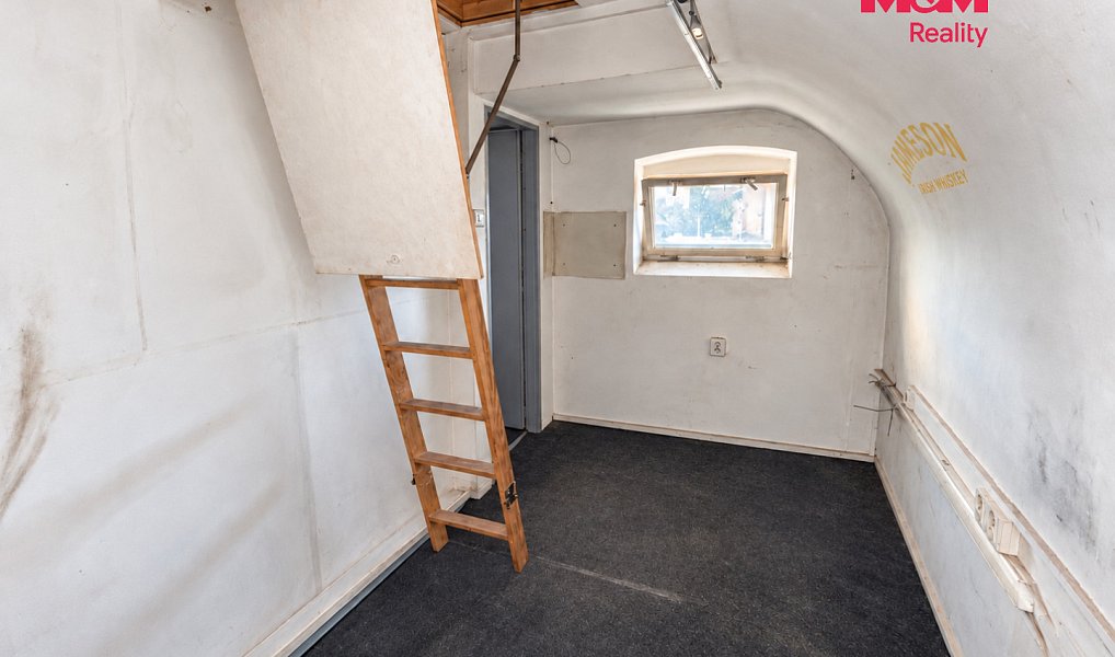 Pronájem obchodních prostor 237 m², Jesenice – náhled fotky 14
