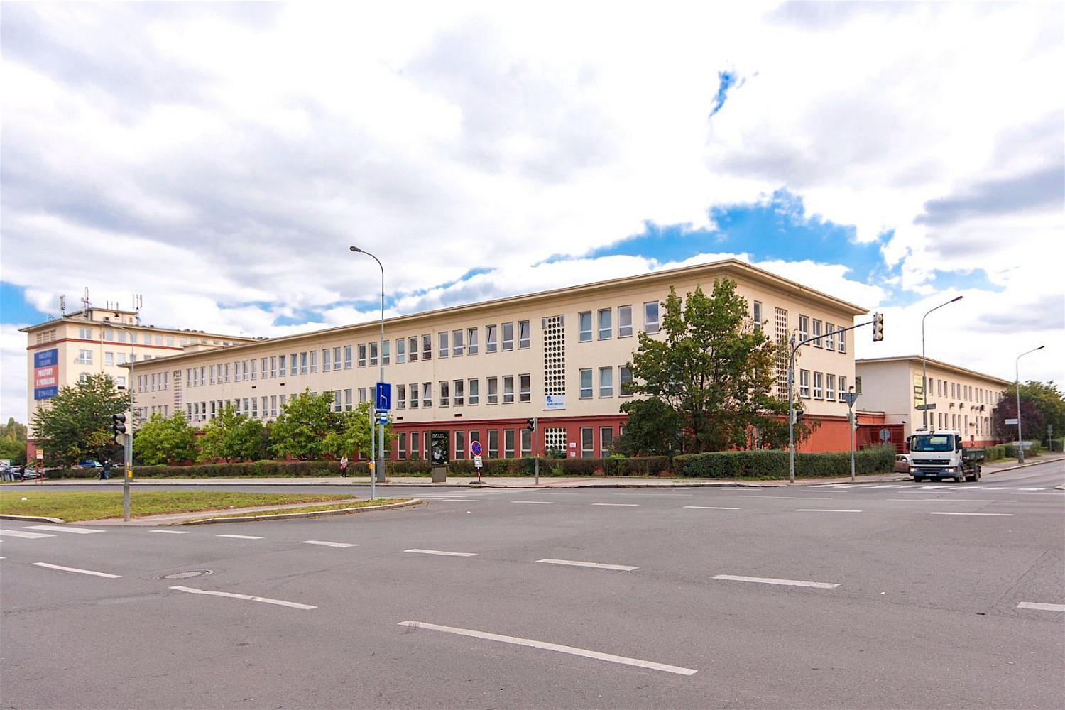 Pronájem kanceláře 140 m²