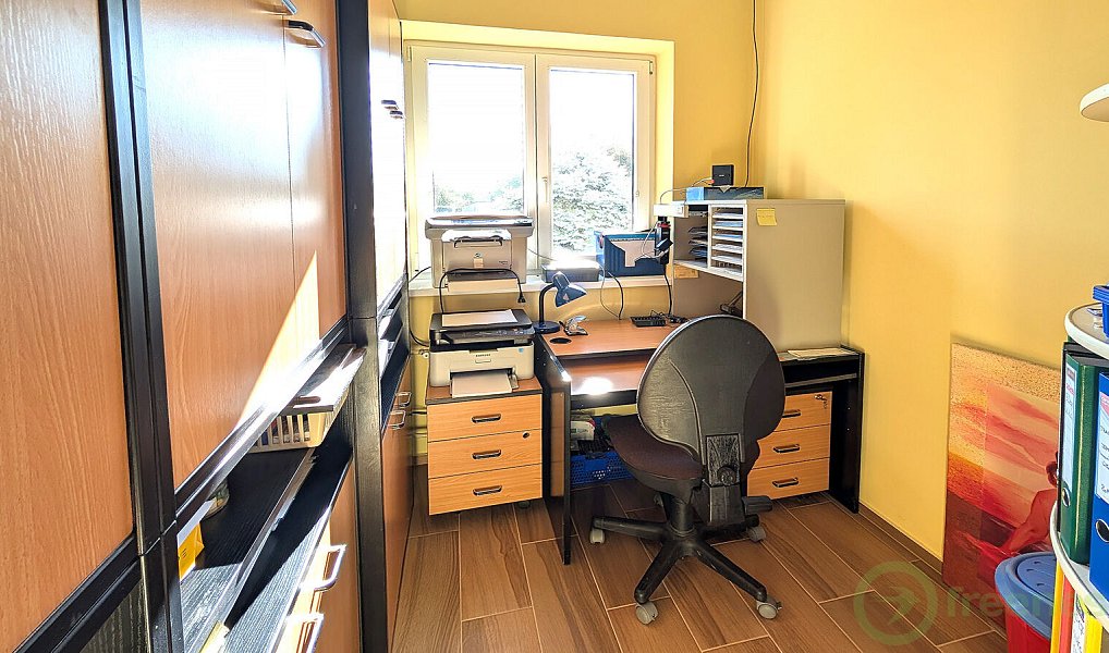 Prodej domu 216 m² s pozemkem 2 040 m², Dobřenice – náhled fotky 11