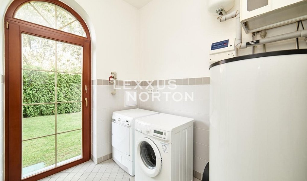 Pronájem domu 270 m² s pozemkem 429 m², Praha – náhled fotky 10