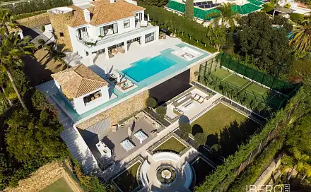 Prodej domu 695 m² s pozemkem 2 465 m², Marbella, Španělsko