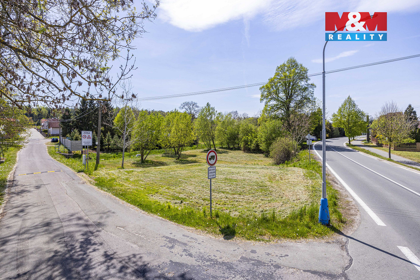 Prodej stavebního pozemku 1 402 m² – fotografie 2