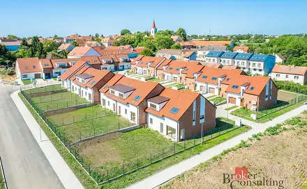 Prodej domu 161 m² s pozemkem 437 m², Karlštejnská, Ořech, okres Praha-západ