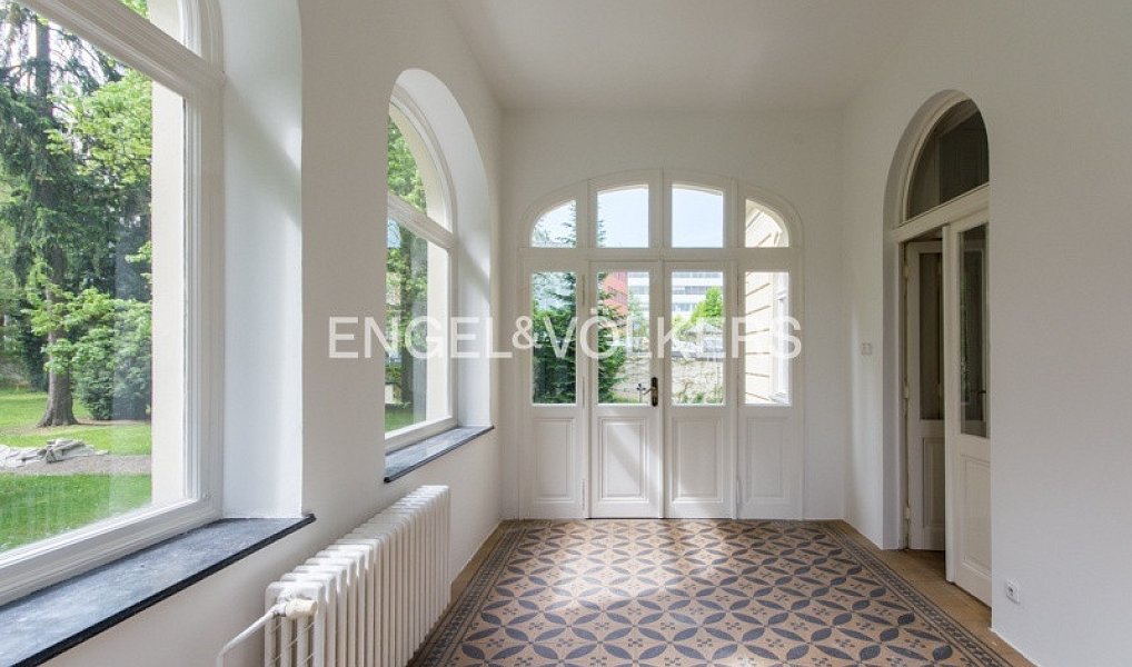 Pronájem domu 827 m² s pozemkem 7 900 m², Praha – náhled fotky 10