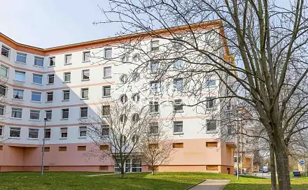 Garážové stání Nad Okrouhlíkem, Nad Okrouhlíkem, Praha 8 - Libeň