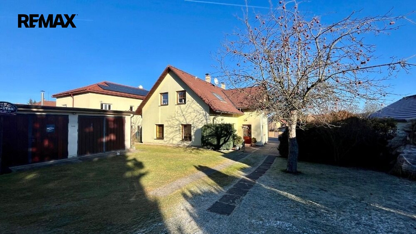 Prodej domu 220 m² s pozemkem 1 093 m² – fotografie 2