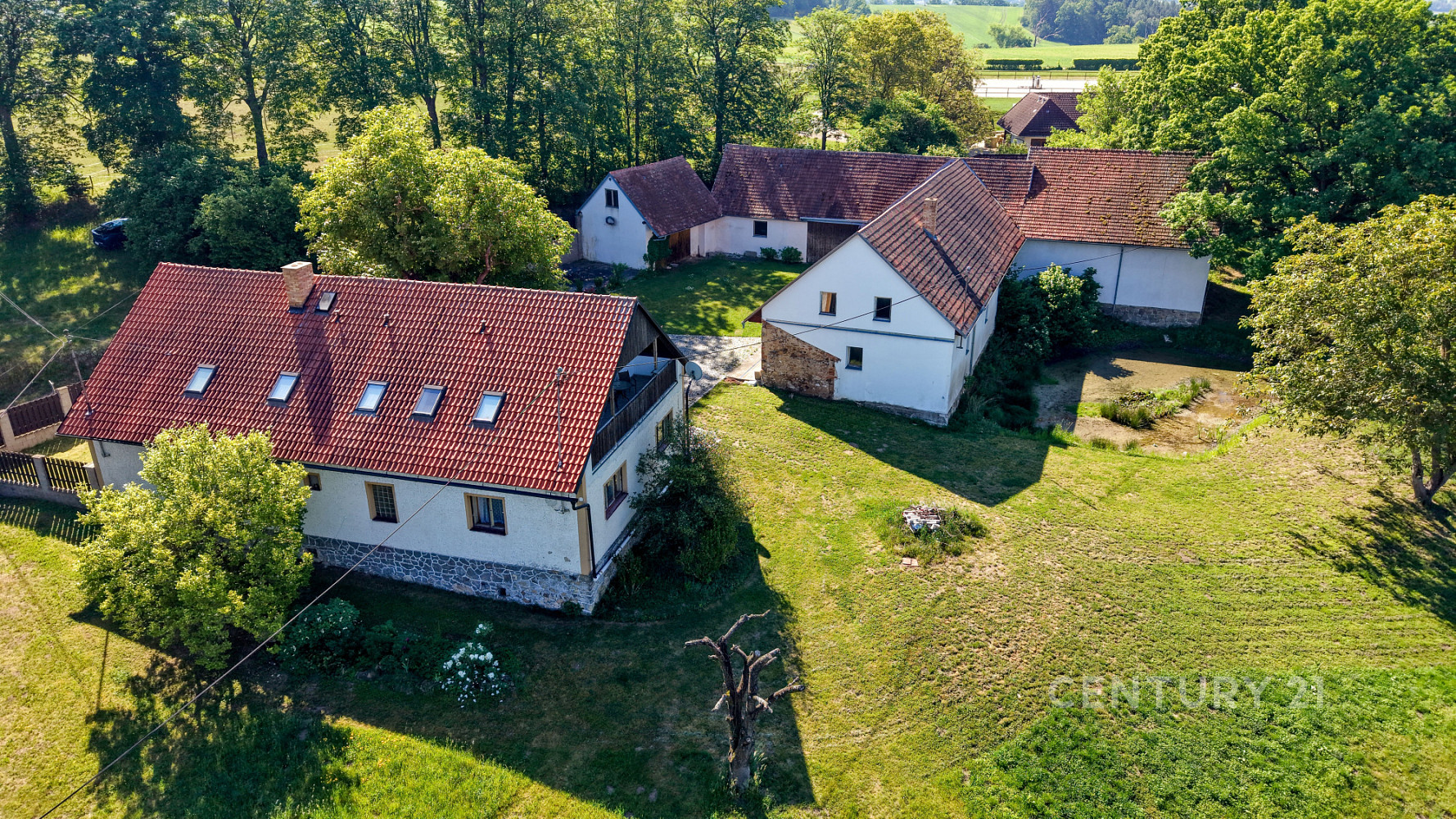 Prodej domu 310 m² s pozemkem 5 983 m² – fotografie 2
