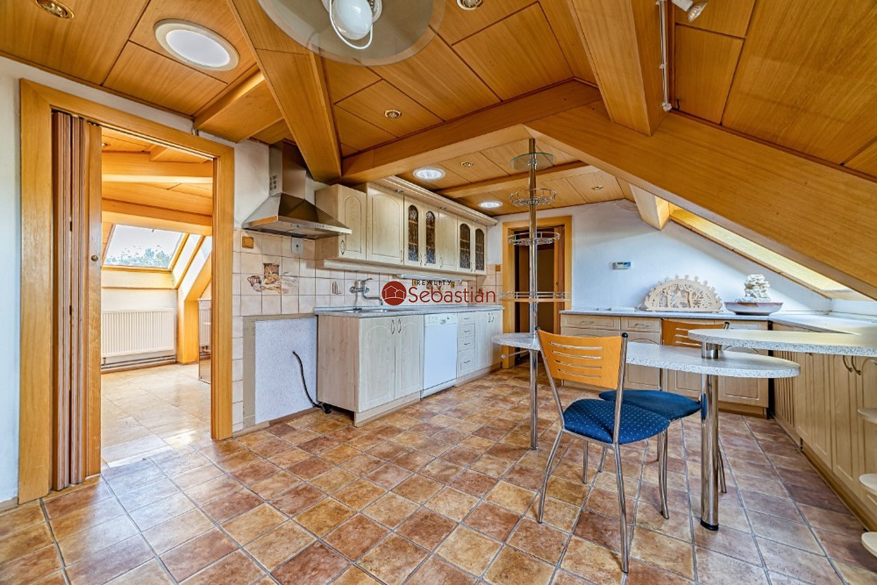 Pronájem kanceláře 216 m² – fotografie 4