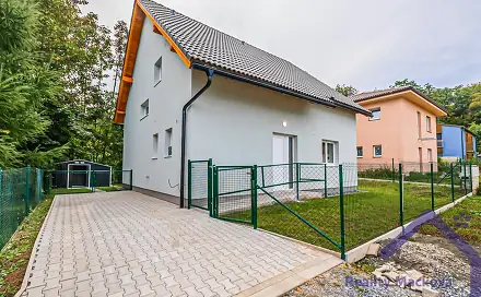 Pronájem domu 136 m² s pozemkem 446 m², Hradešín, okres Kolín