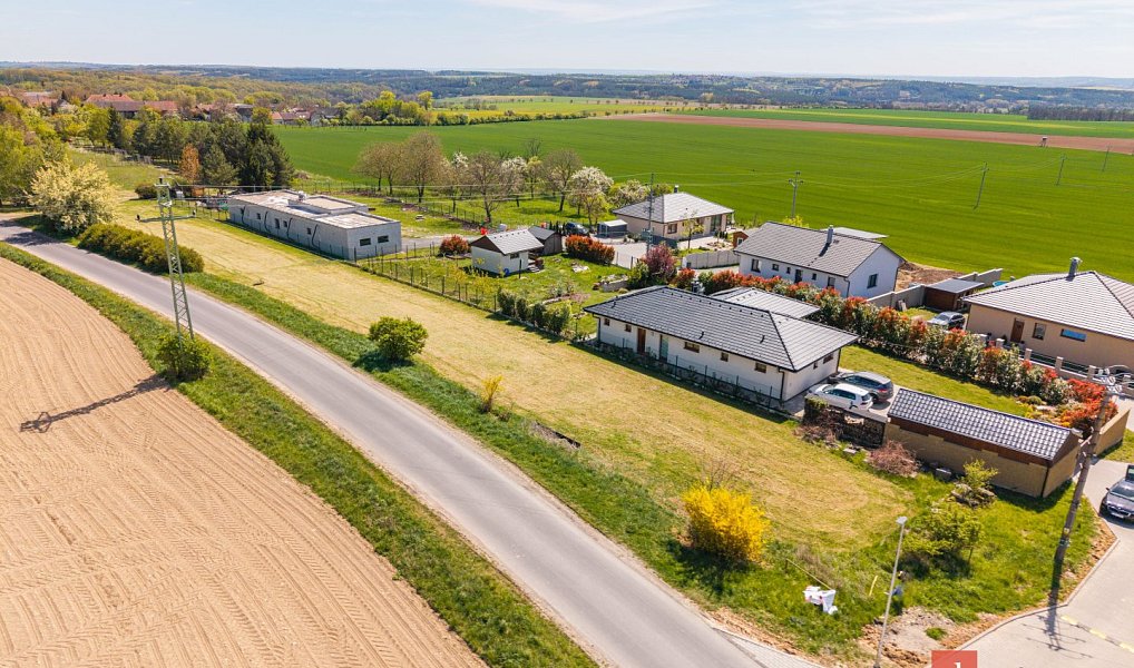 Prodej stavebního pozemku 2 357 m², Střemy – náhled fotky 2