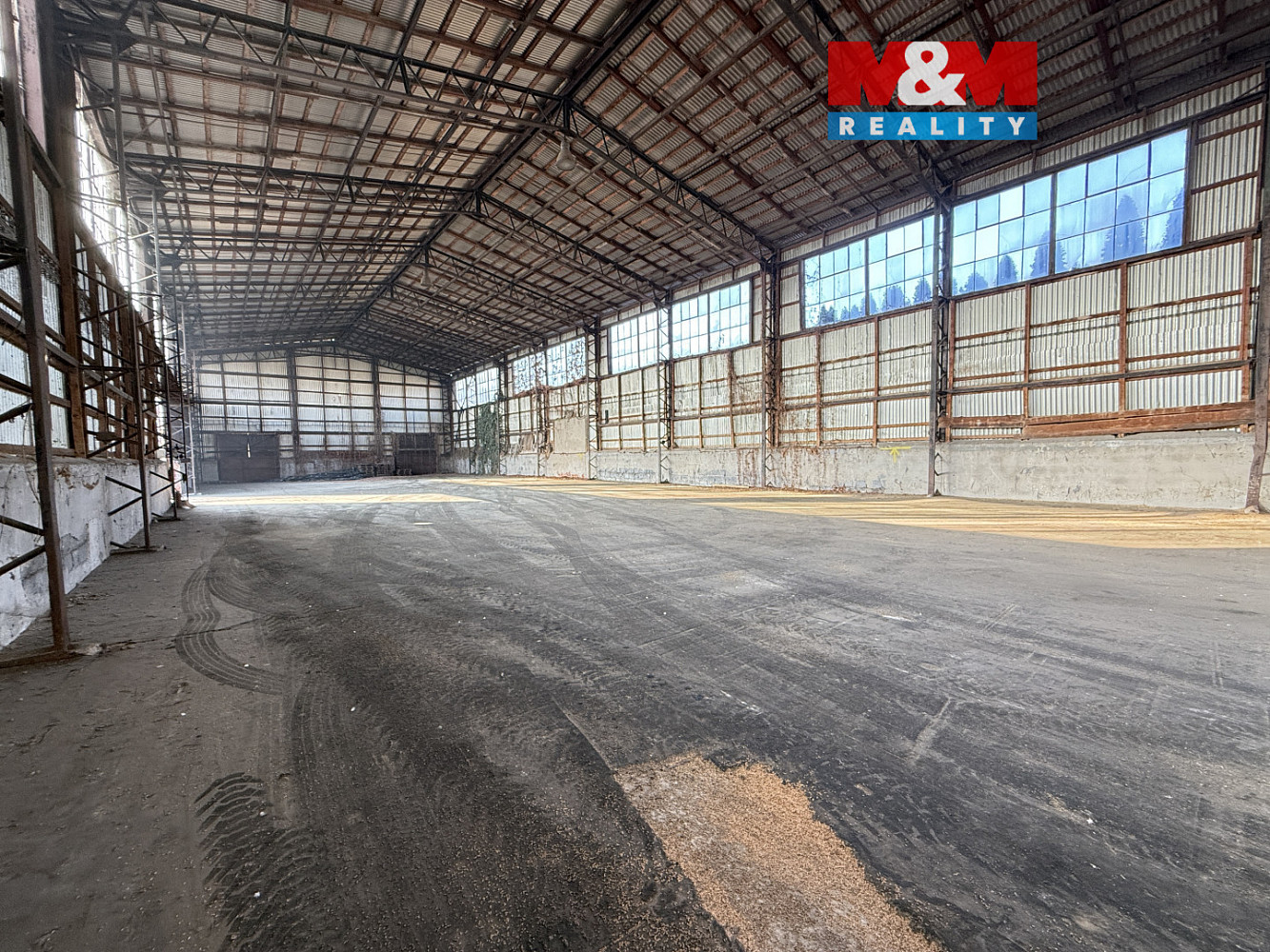 Prodej skladovacích prostor 1 100 m²