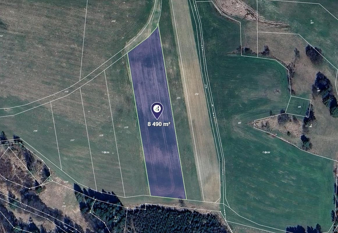 Prodej pole 8 490 m²