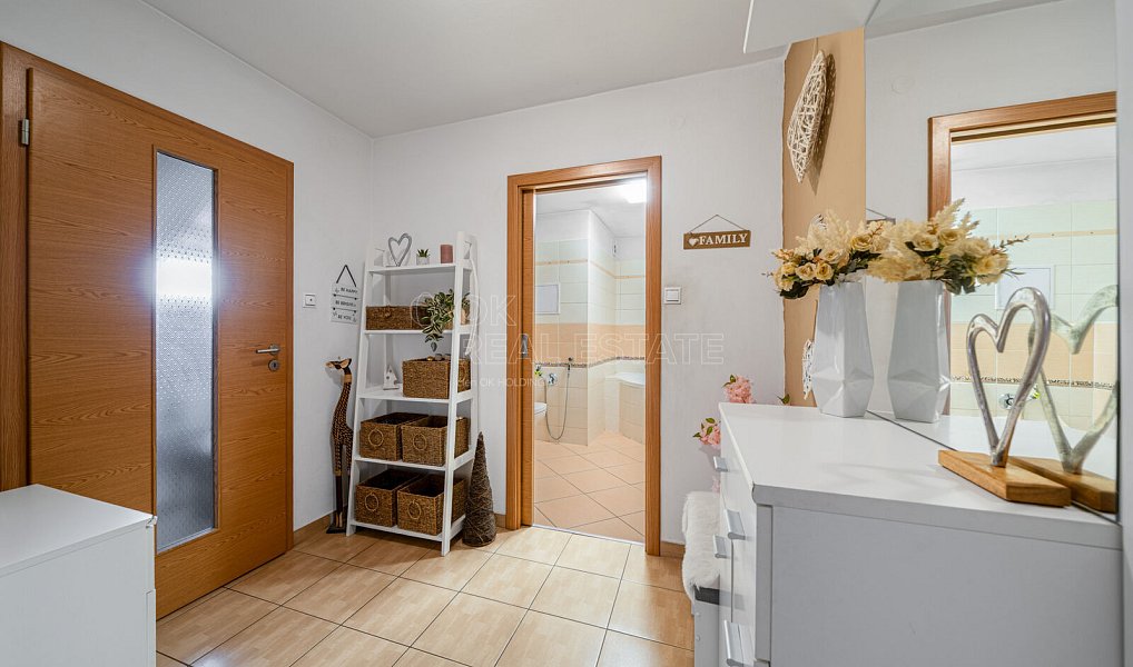Prodej bytu 3+1 89 m², Ostrov – náhled fotky 11