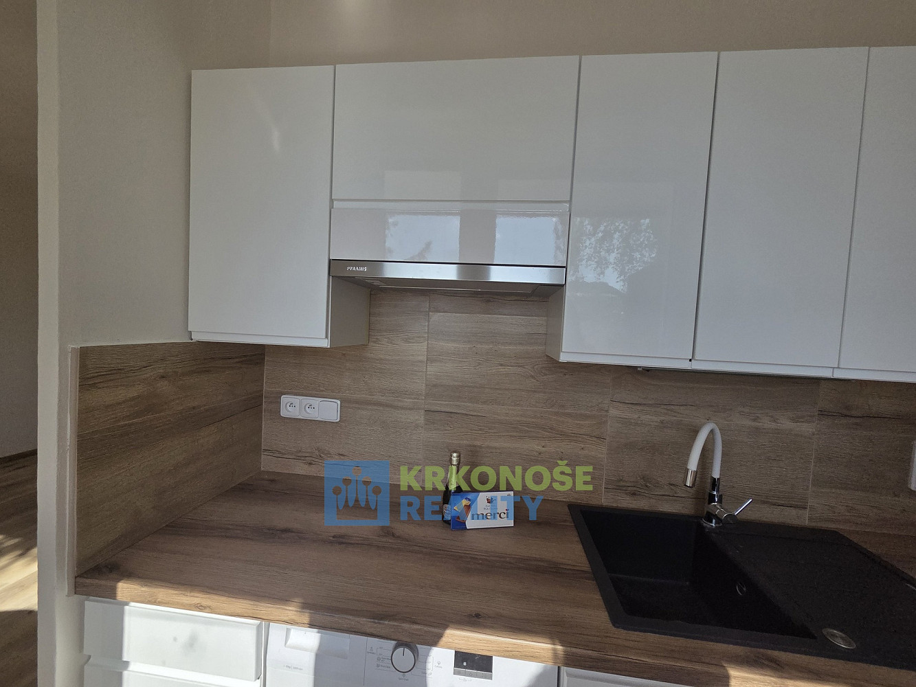 Pronájem bytu 1+kk 38 m² — photo 2