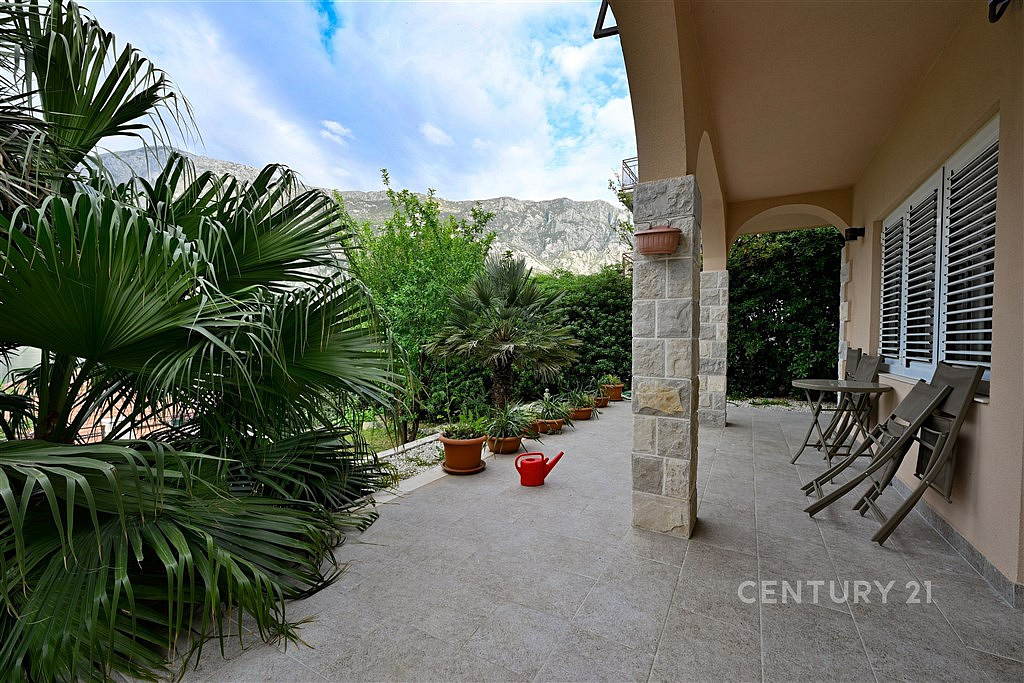 Prodej domu 160 m² s pozemkem 300 m² - Widok 3