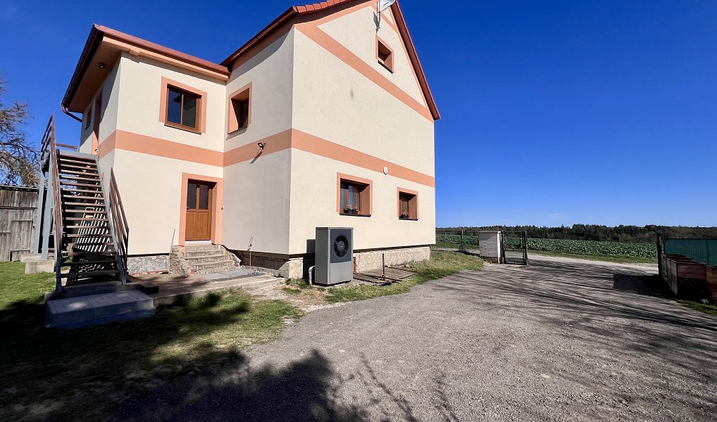 Pronájem bytu 3+1 73 m², Všetaty – náhled fotky 2