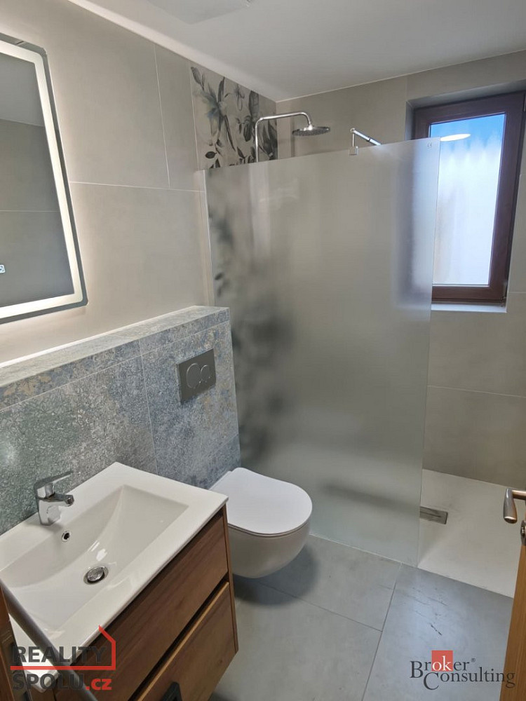 Pronájem bytu 1+kk 25 m² – fotografie 3