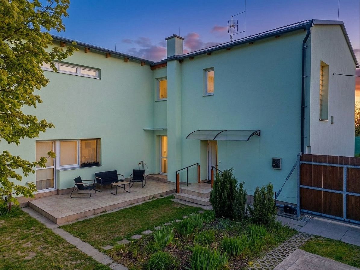 Prodej domu 210 m² s pozemkem 1 674 m² – fotografie 3