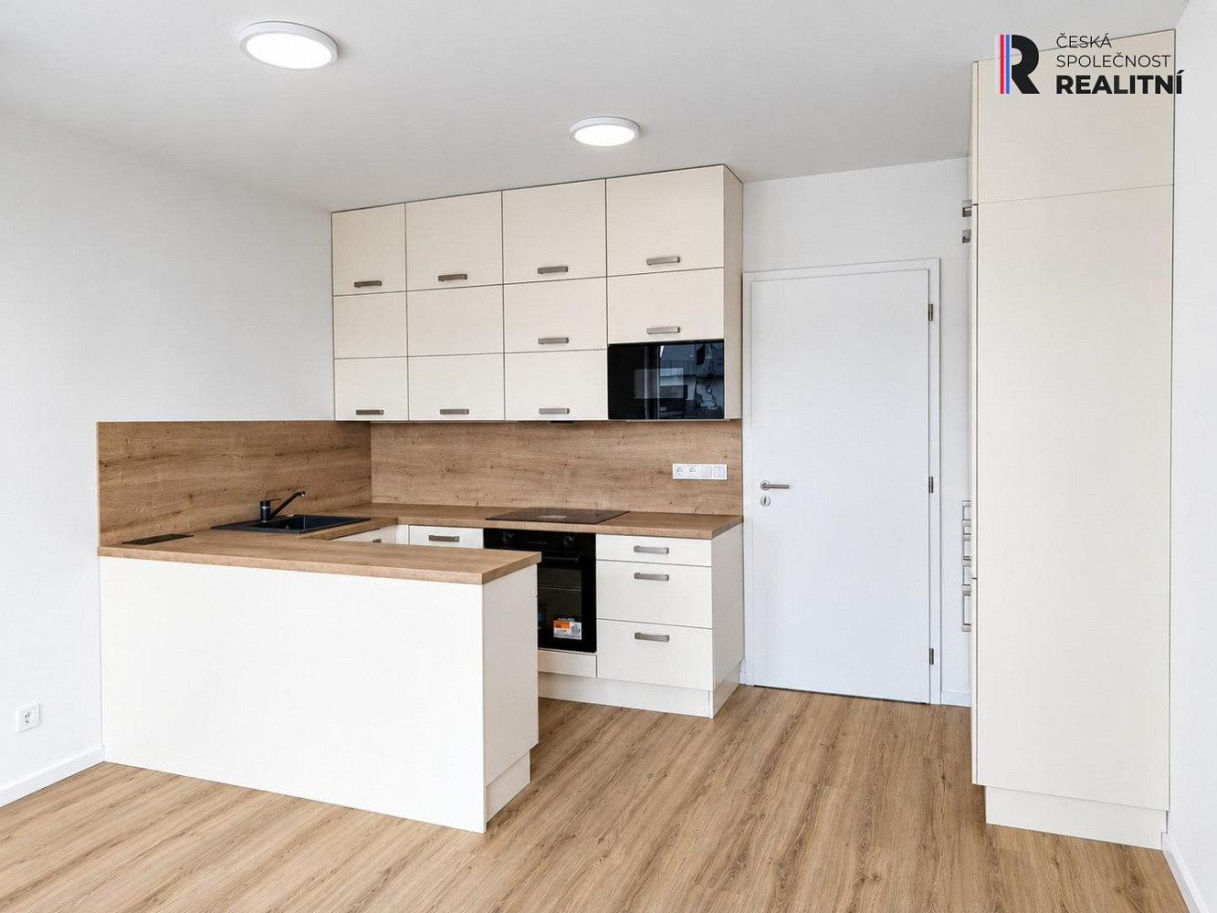 Pronájem nového bytu 1+kk s balkonem a parkovacím stáním