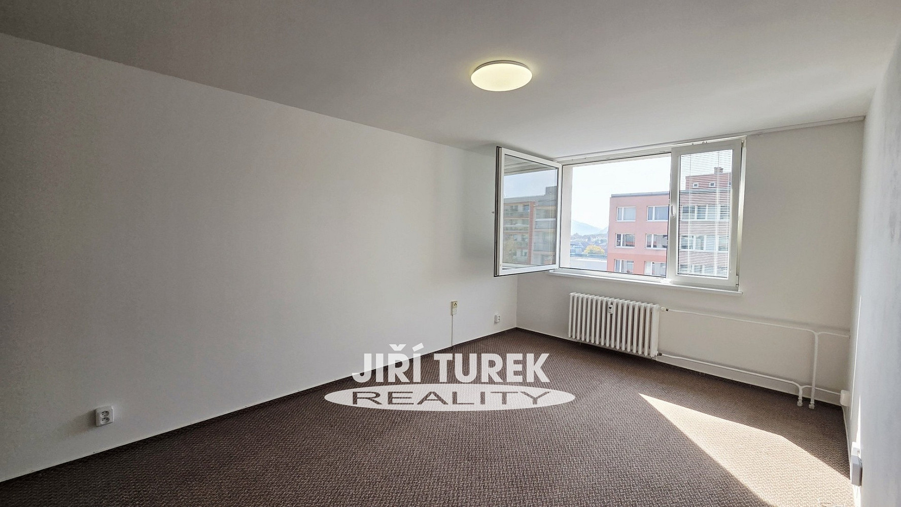 Pronájem bytu 2+kk 47 m² – fotografie 2