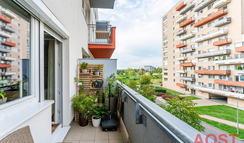 Prodej bytu 1+kk 43 m², Praha – fotka 1 z 22
