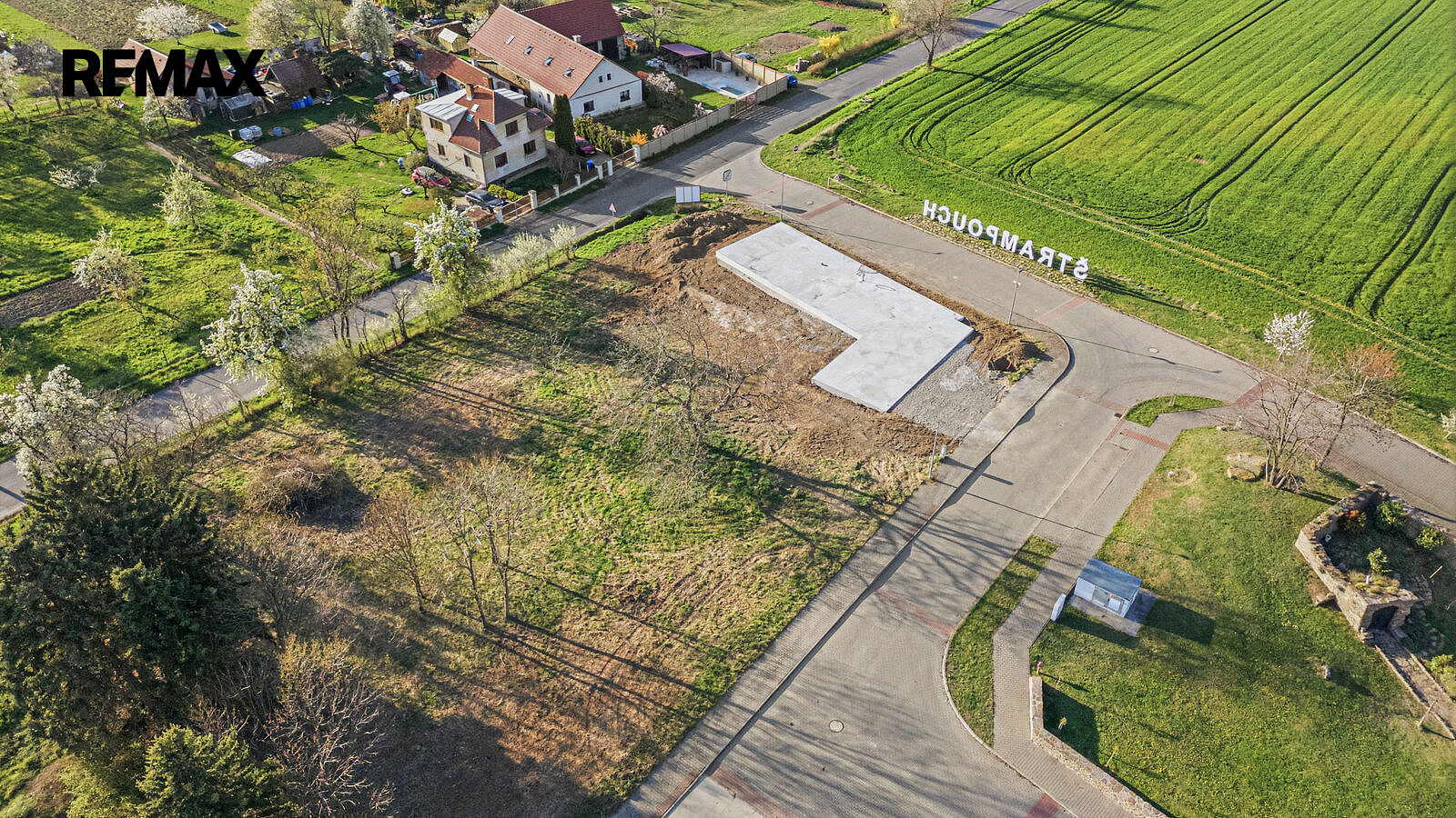 Prodej stavebního pozemku 1 019 m² – fotografie 3