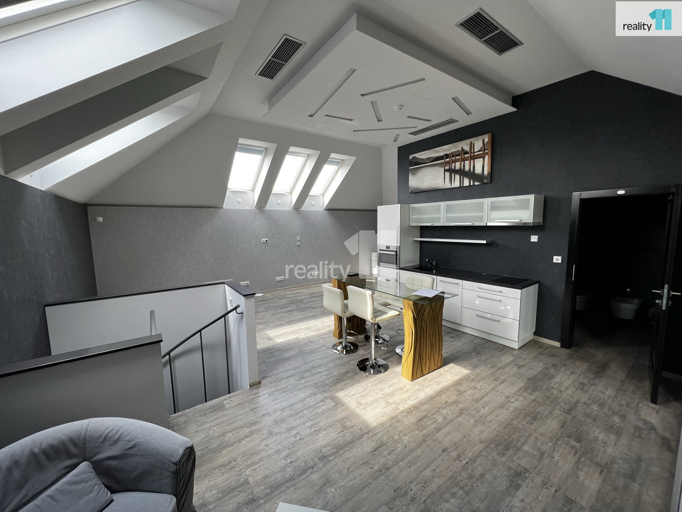 Pronájem kanceláře 61 m² — photo 3