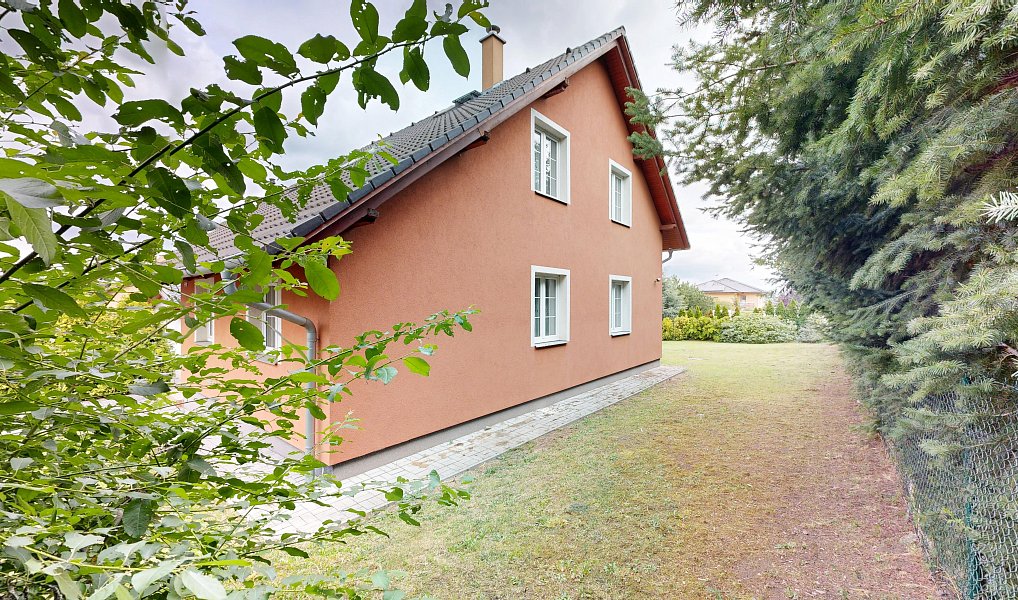 Prodej domu 225 m² s pozemkem 807 m², Bašť – náhled fotky 32
