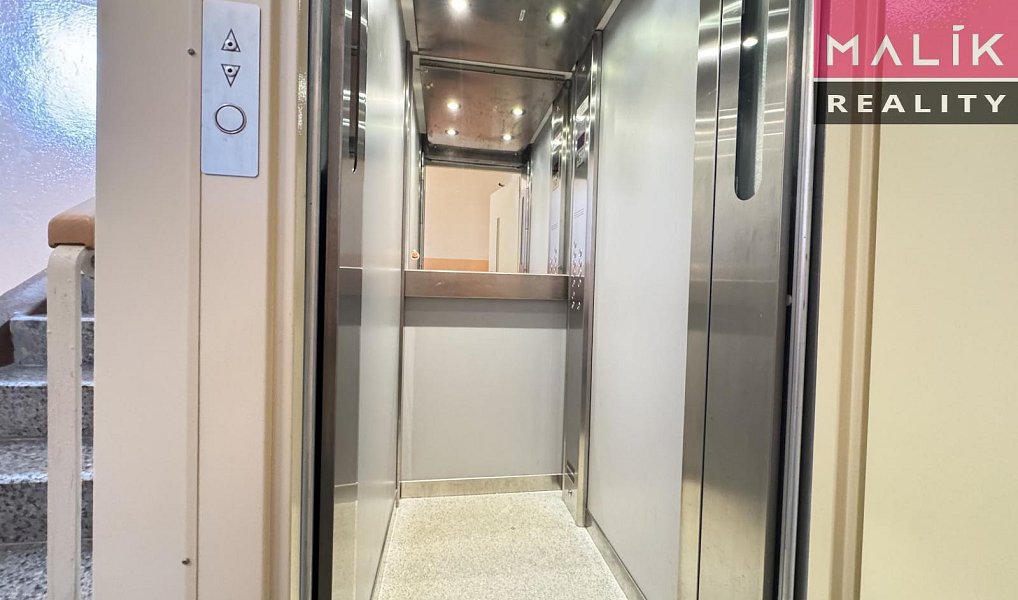 Prodej bytu 1+1 37 m², Ostrov – náhled fotky 8