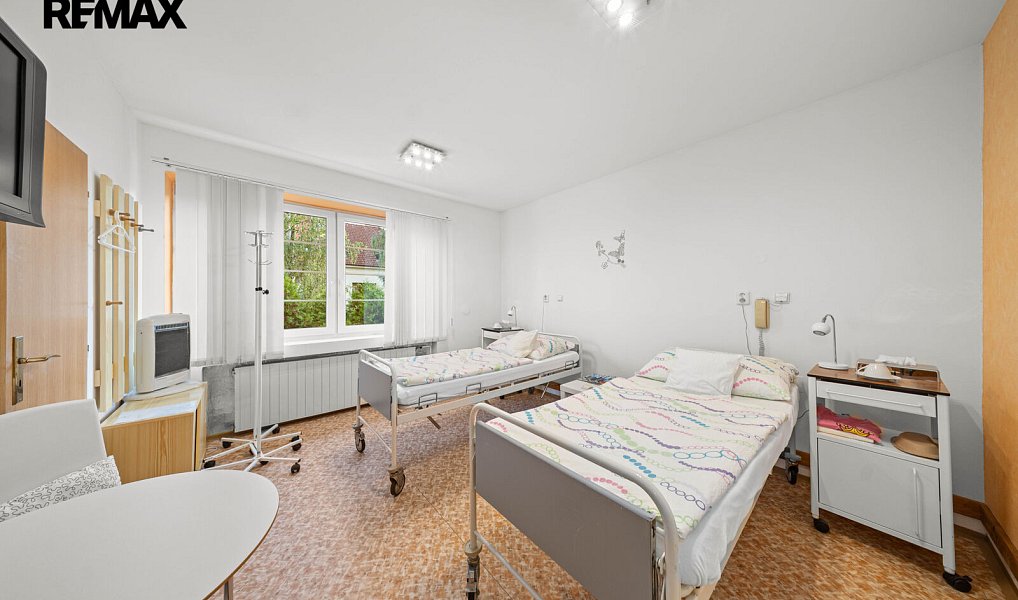 Prodej domu 361 m² s pozemkem 1 042 m², Kolín – náhled fotky 32