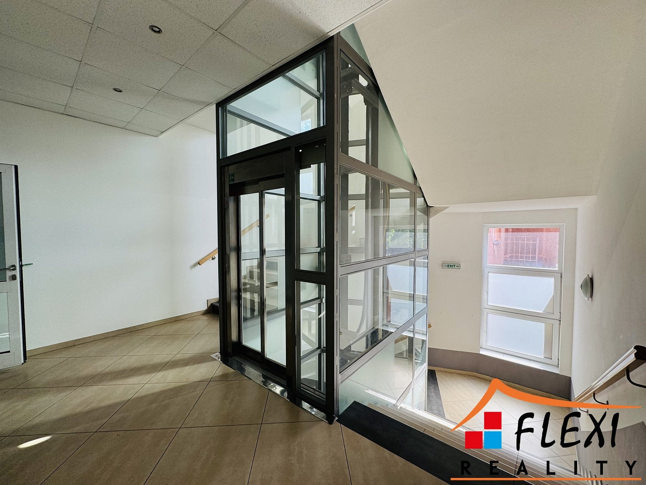 Pronájem kanceláře 241 m²