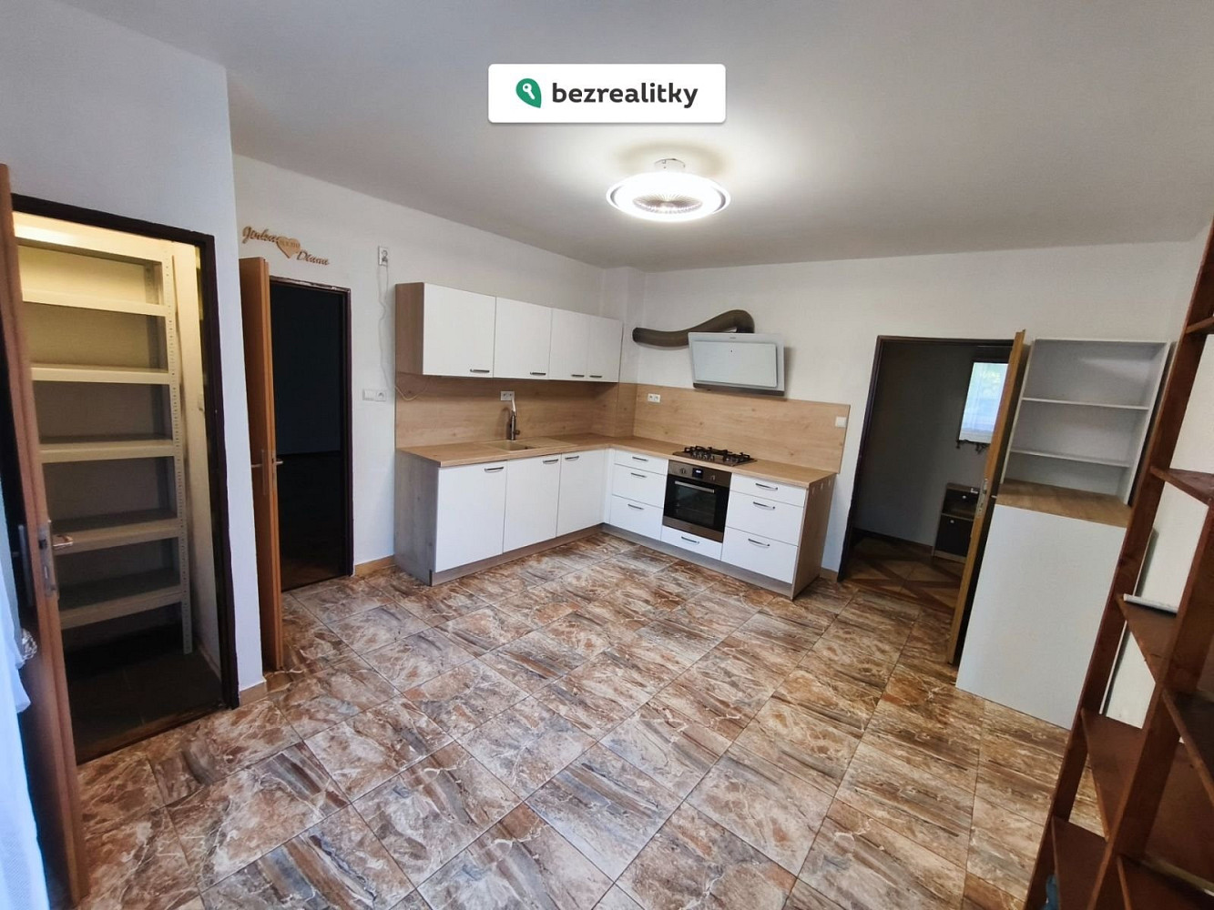 Prodej bytu 2+1 80 m² – pohled 2