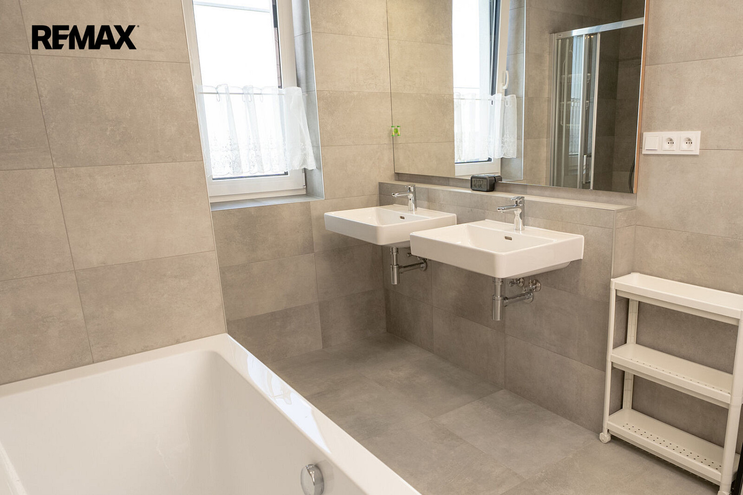 Pronájem domu 161 m² s pozemkem 403 m² – fotografie 3