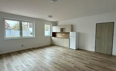 Pronájem bytu 1+kk 36 m², Nemošická, Pardubice - Zelené Předměstí
