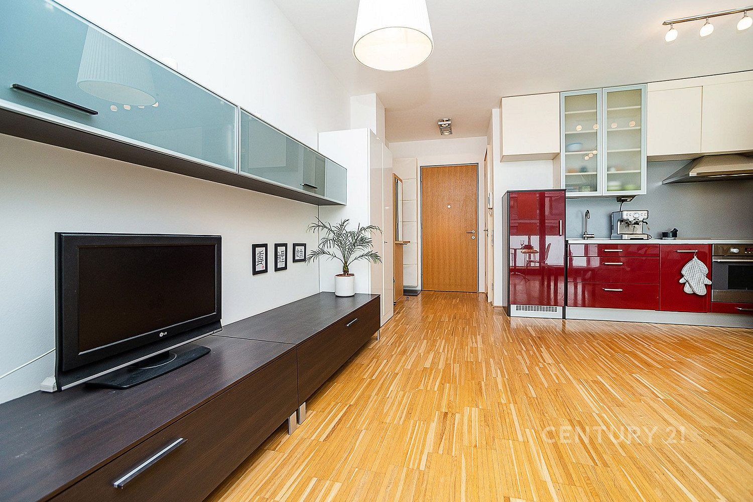 Pronájem bytu 2+kk 60 m² — photo 2