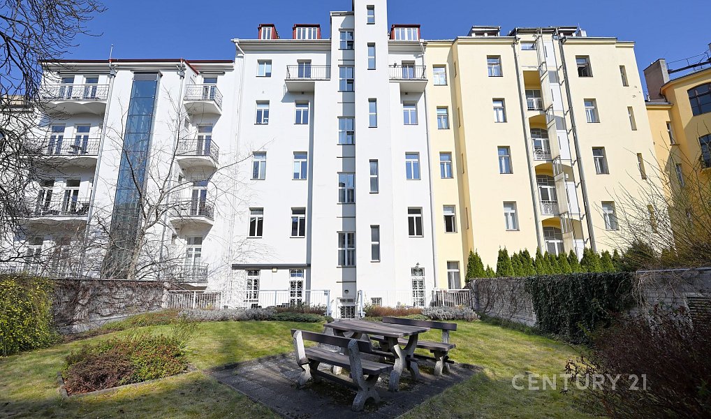 Prodej bytu 2+1 104 m², Praha – náhled fotky 10