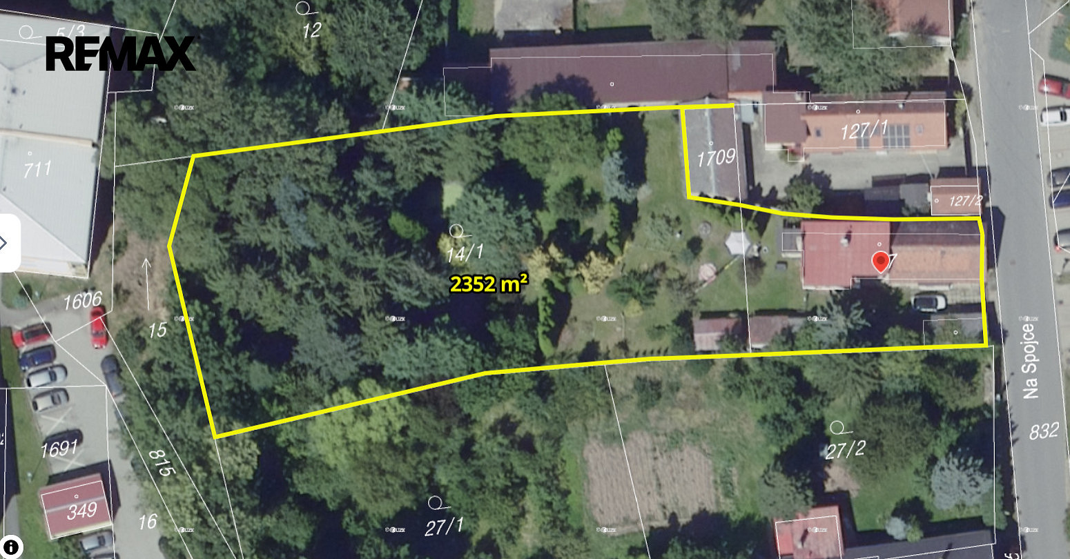 Prodej stavebního pozemku 2 352 m²
