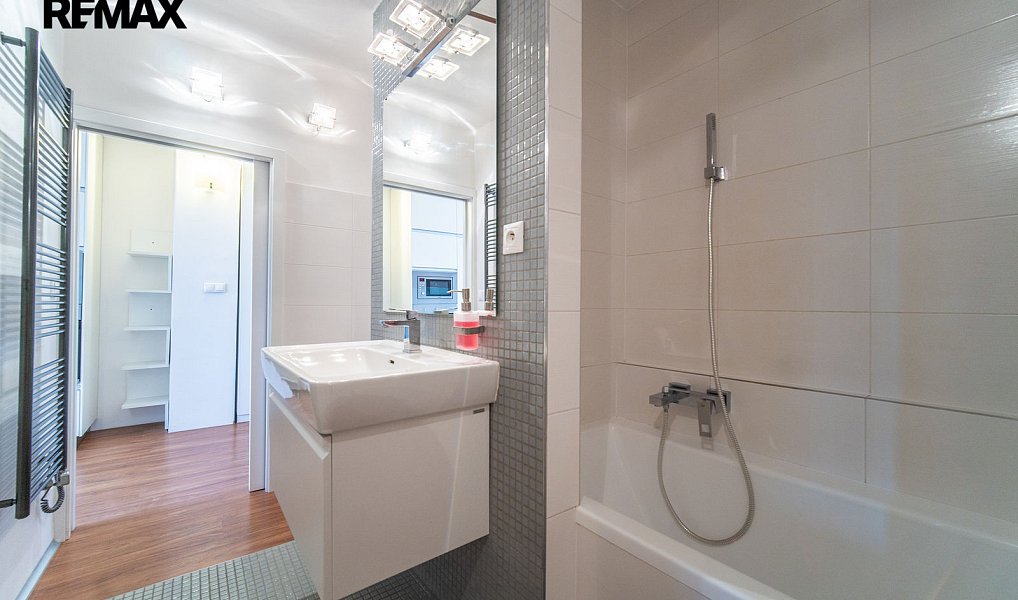 Pronájem bytu 2+kk 46 m², Praha – náhled fotky 10