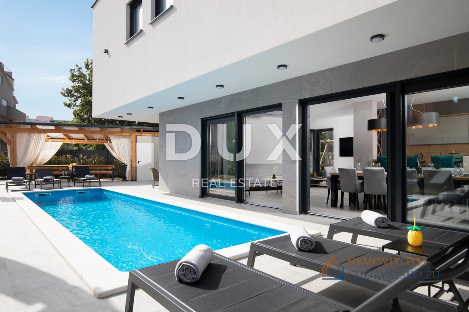 Prodej domu 300 m² s pozemkem 600 m² - Widok 3