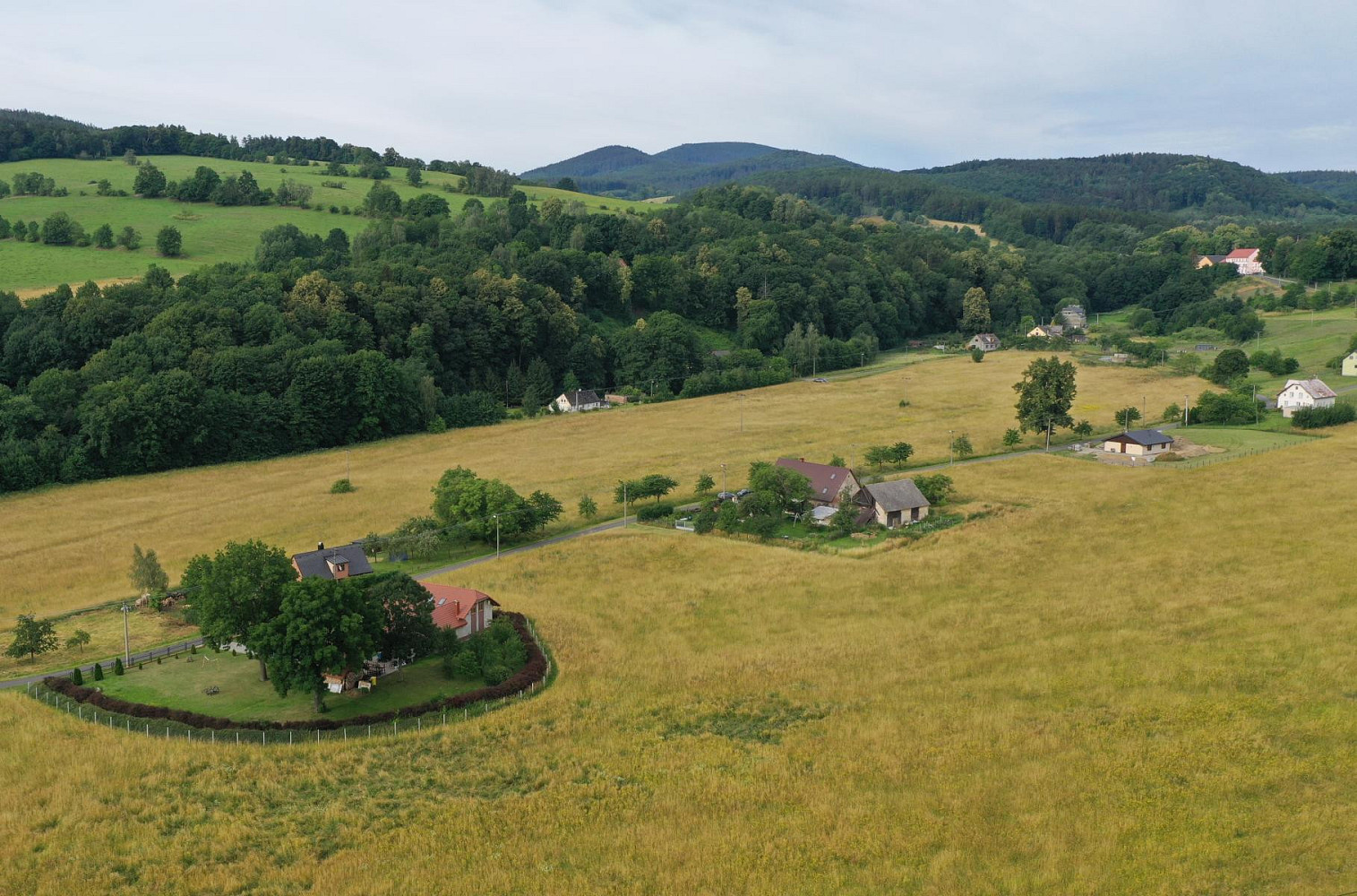 Prodej stavebního pozemku 2 389 m² – fotografie 2