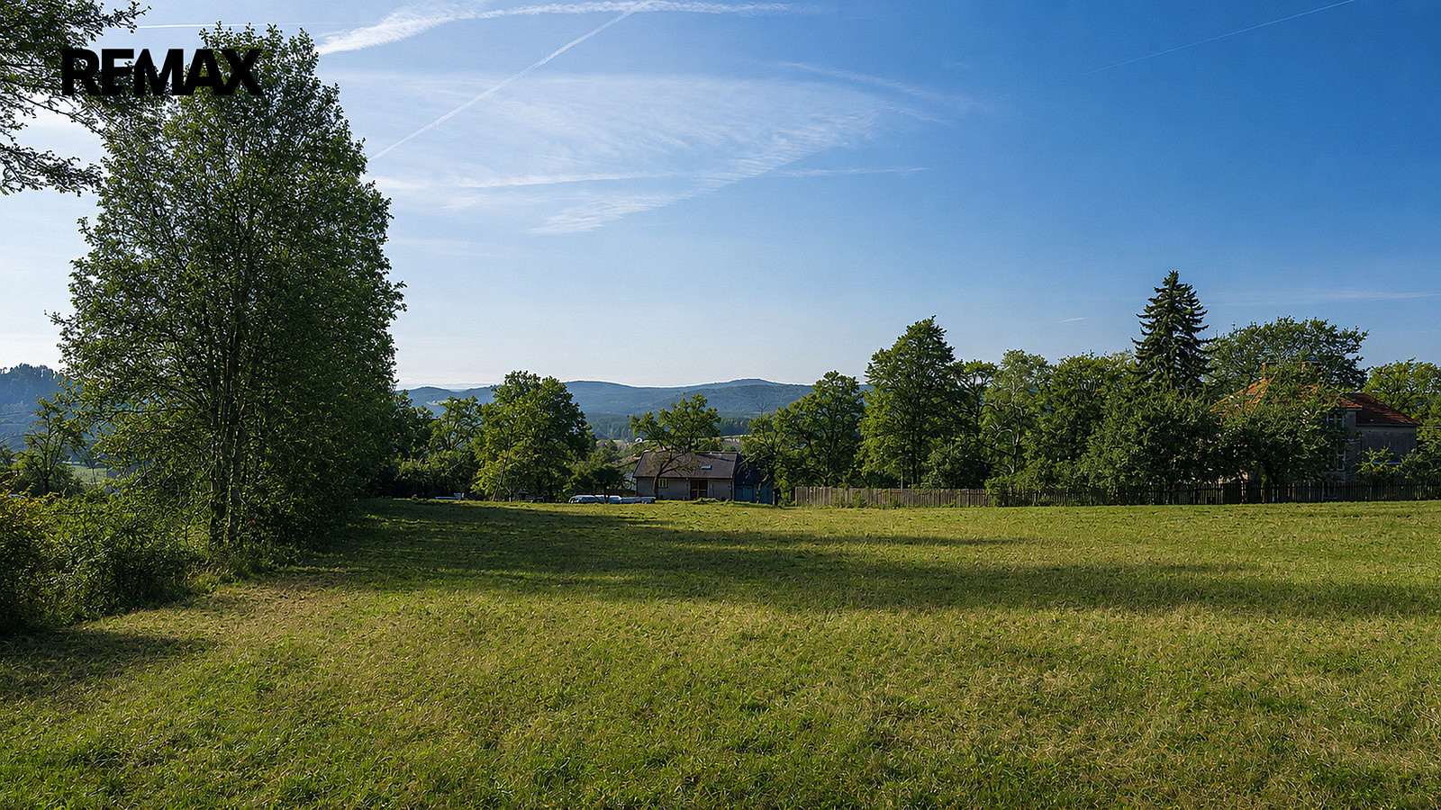 Prodej stavebního pozemku 1 643 m²