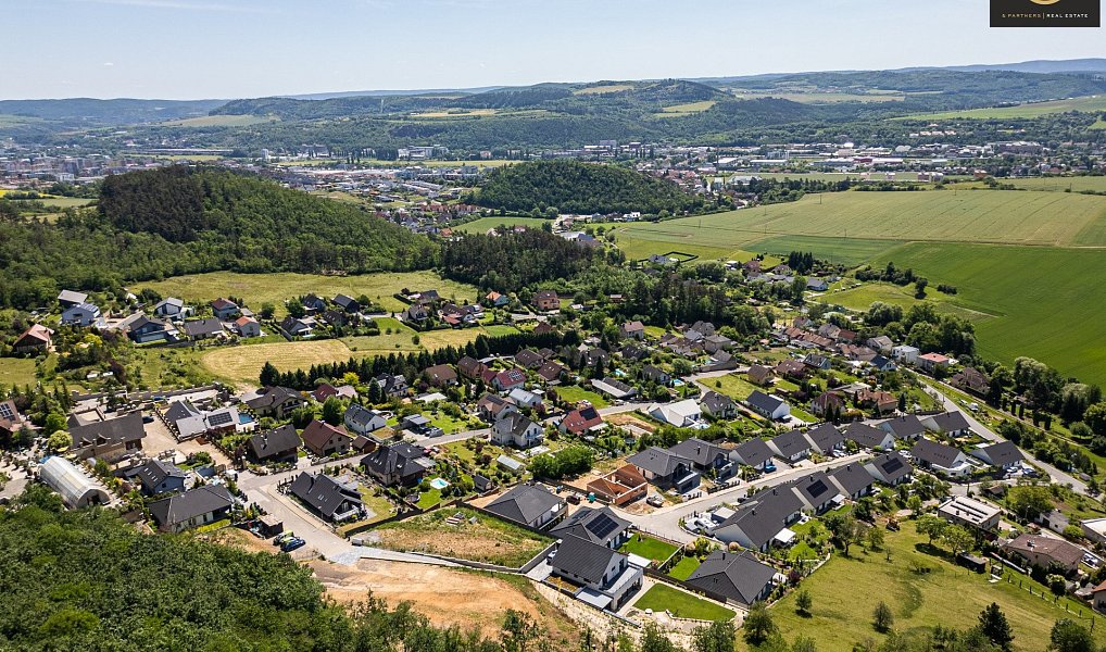 Prodej stavebního pozemku 2 762 m², Králův Dvůr – náhled fotky 15