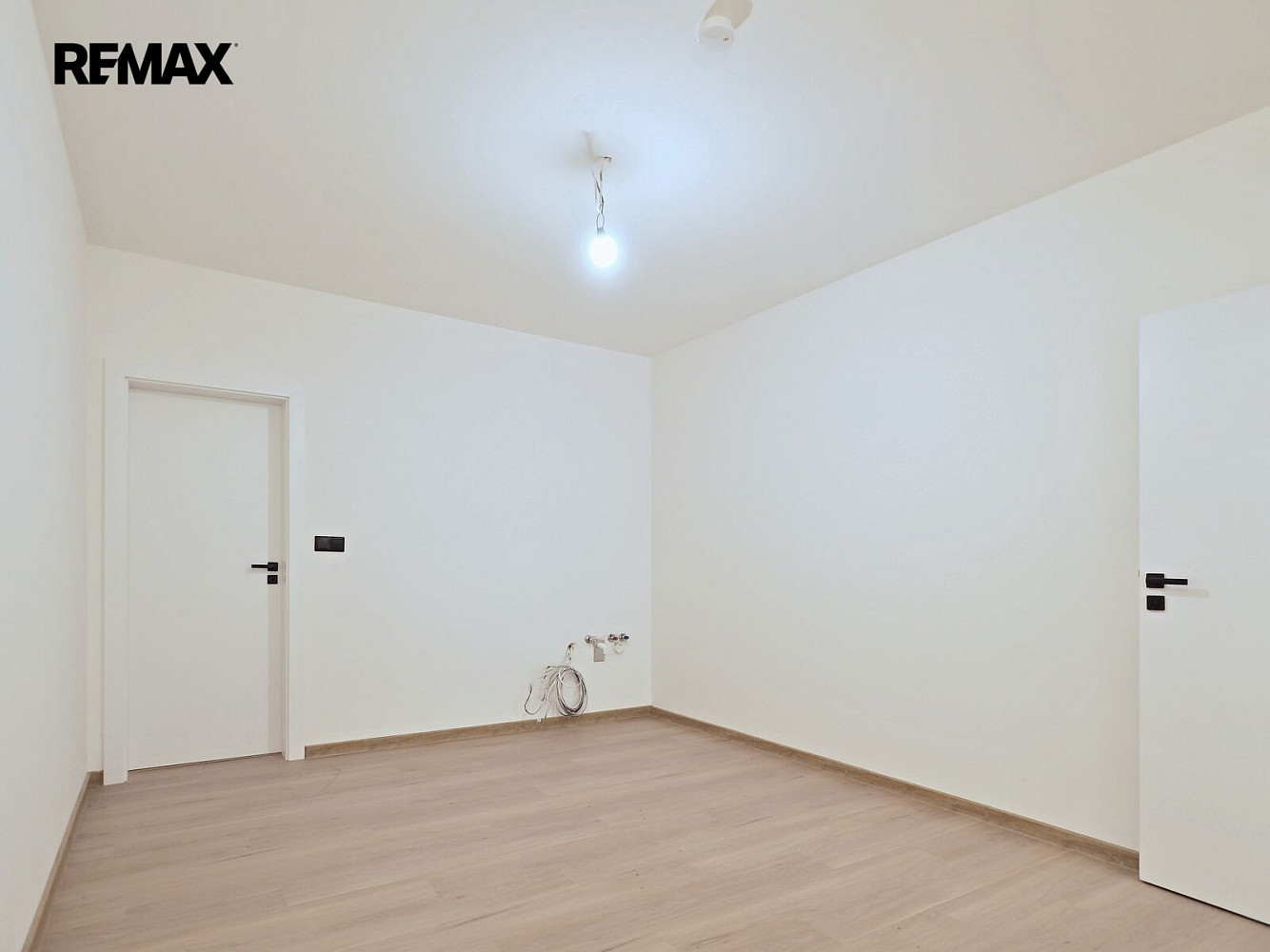 Pronájem obchodních prostor 26 m² – fotografie 2