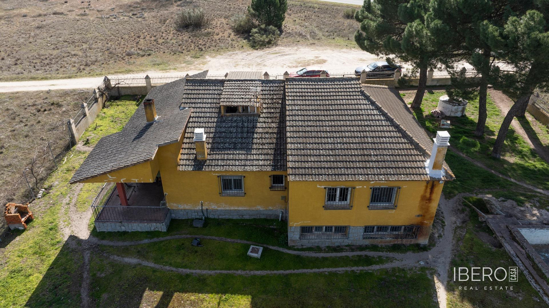 Prodej domu 4 261 m² s pozemkem 3 960 m² — photo 2