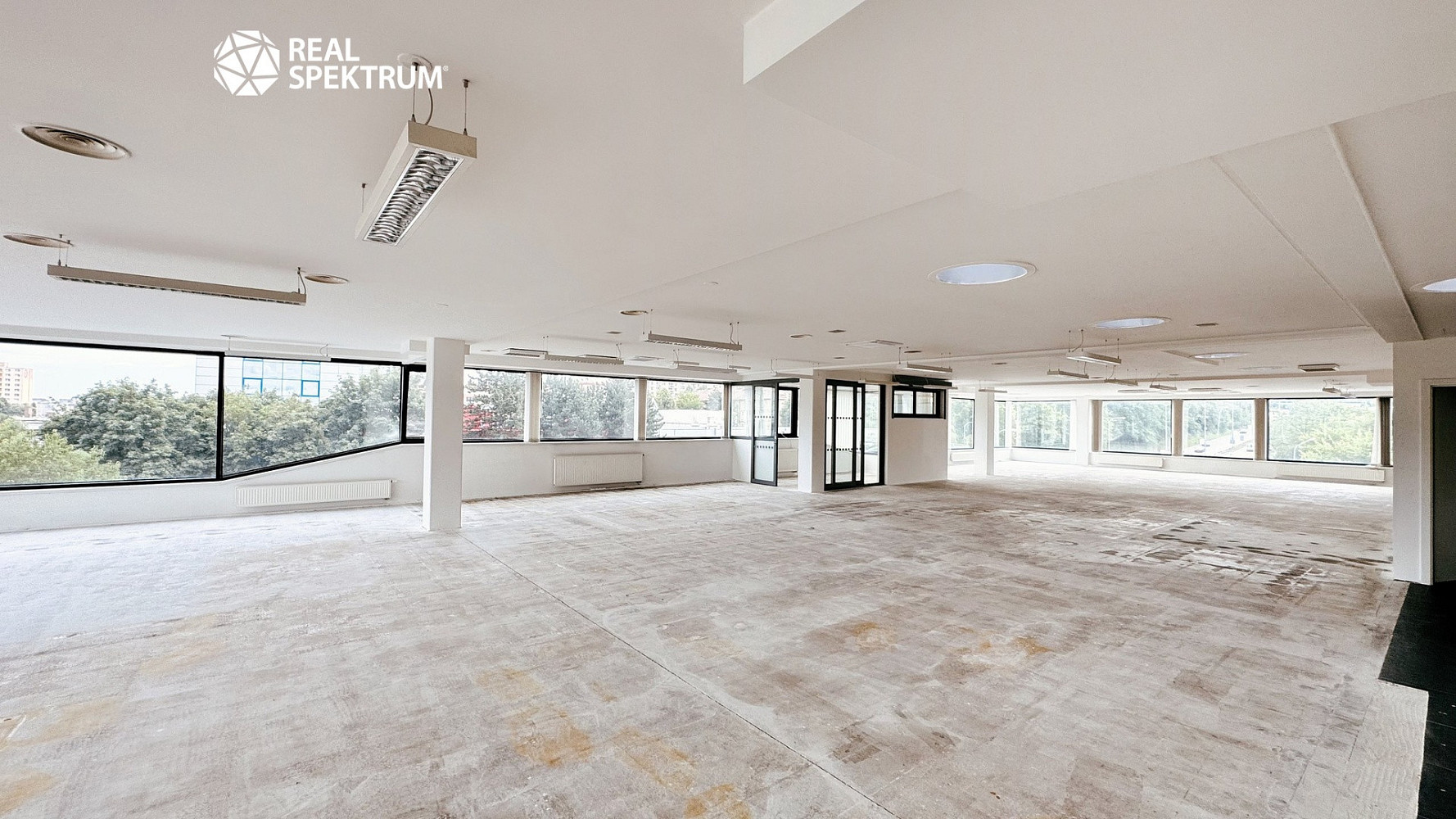 Pronájem obchodních prostor 427 m² – fotografie 2