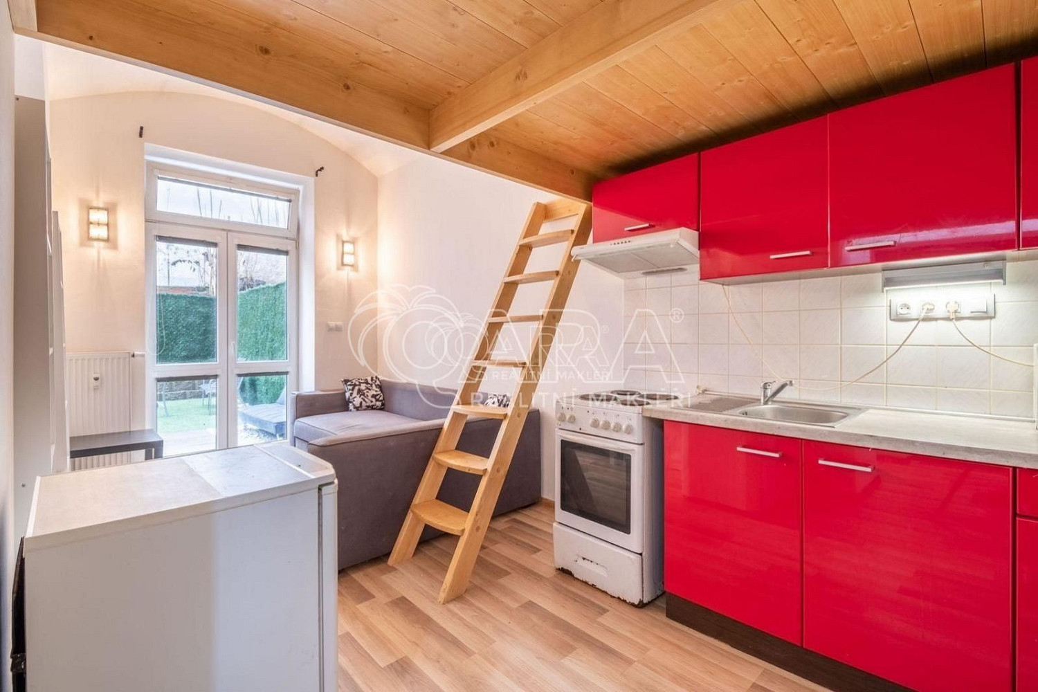 Pronájem bytu 1+kk 45 m² — photo 2