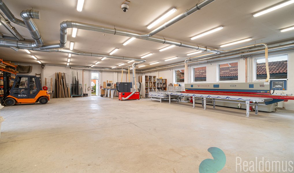 Prodej výrobních prostor 1 075 m², Babice – náhled fotky 19