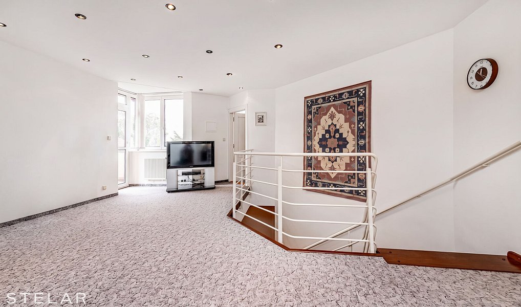 Prodej domu 512 m² s pozemkem 973 m², Jesenice – náhled fotky 19